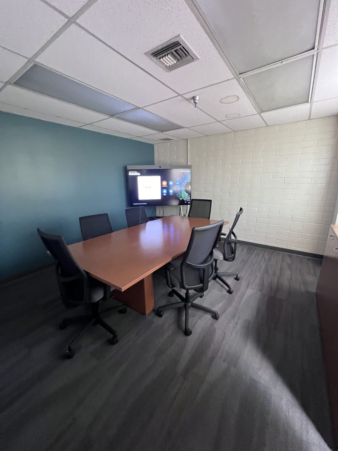 Flower Street meeting room | Before