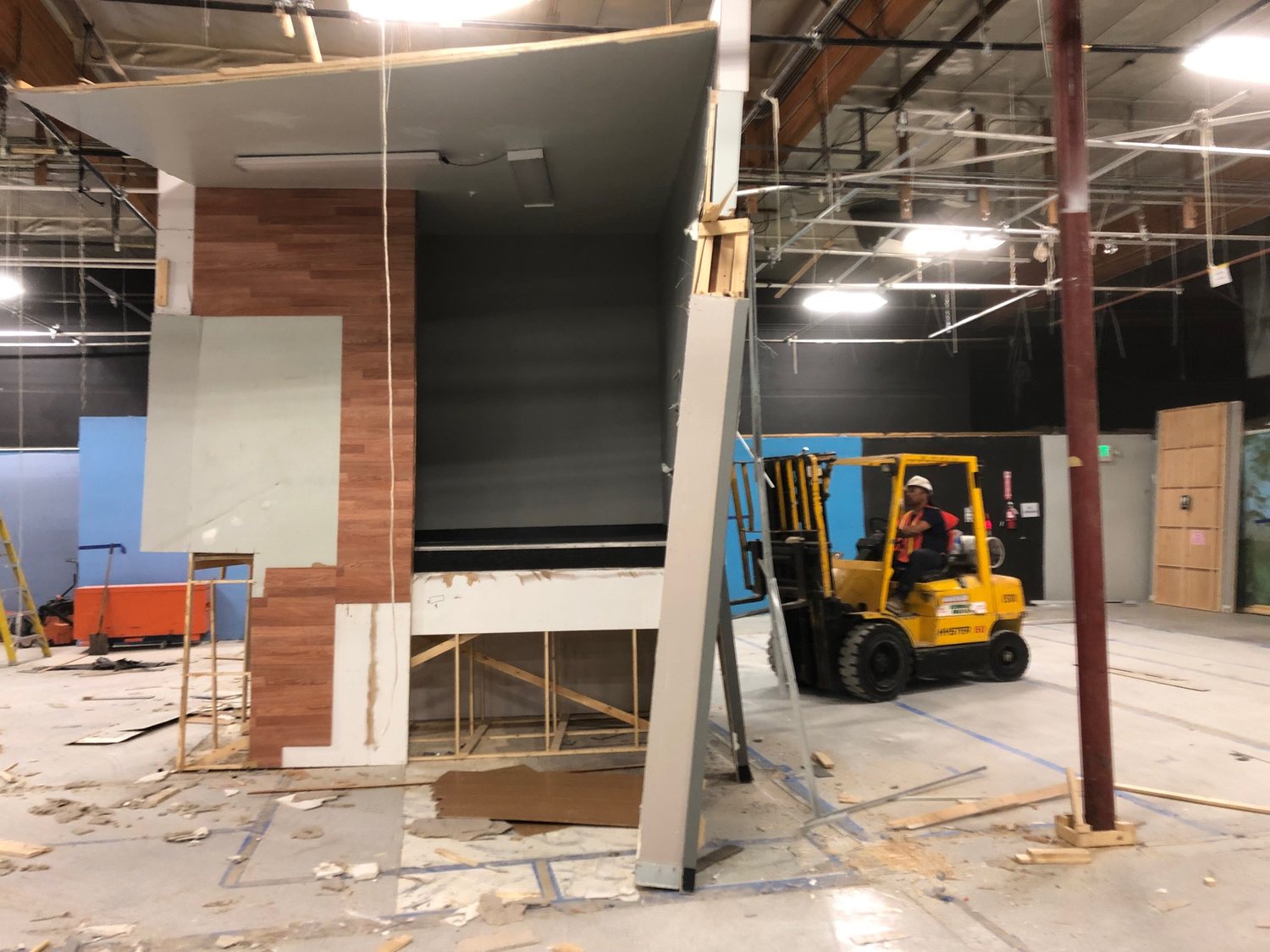 Forklift-assisted production-set removal, In Progress